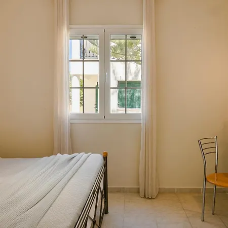 Liakas Village Apartman *