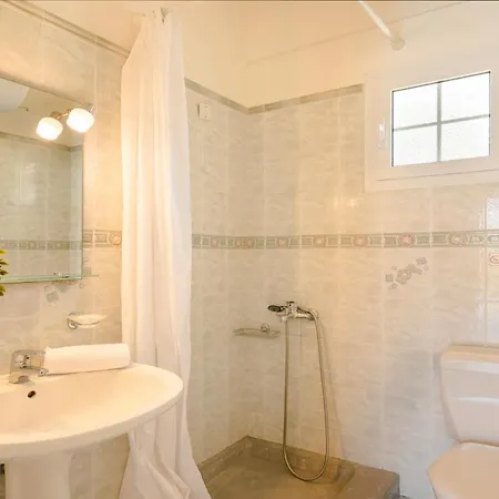 Liakas Village Apartman *