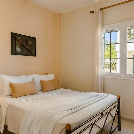 Liakas Village Apartman Szpartiá