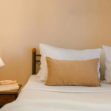 Liakas Village Apartman *